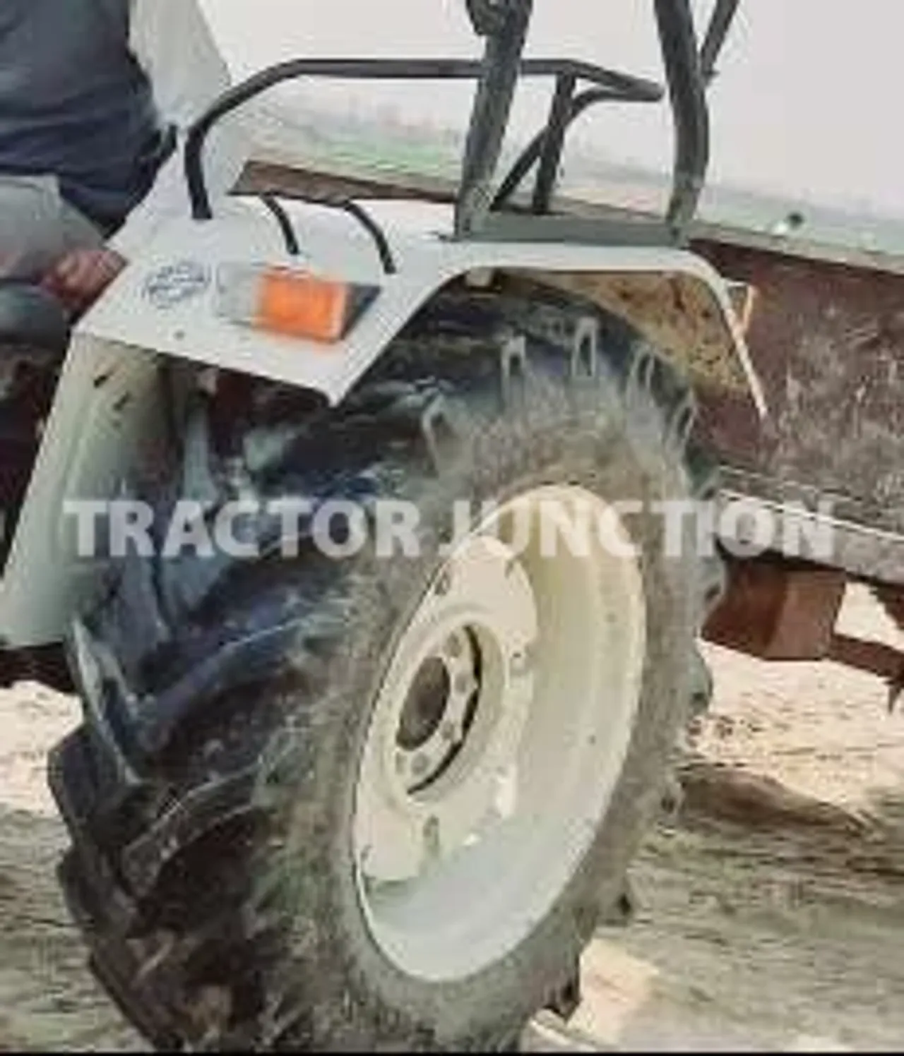 न्यू हॉलैंड 3230 एनएक्स