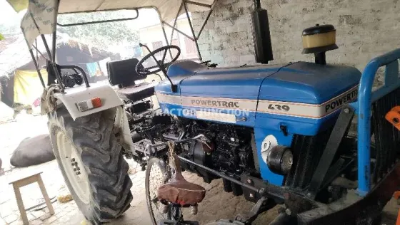 పవర్‌ట్రాక్ 439 DS ప్లస్