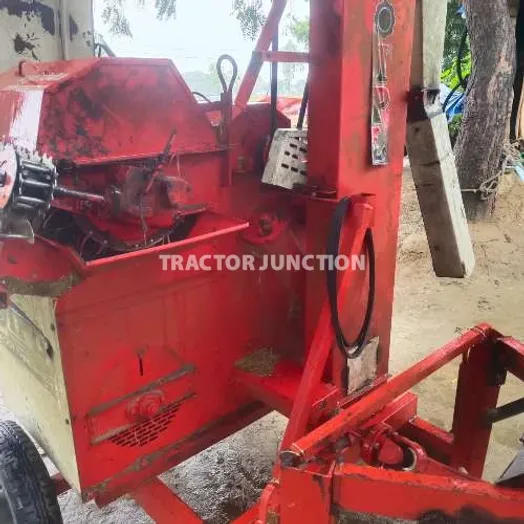स्वराज 735 एफई