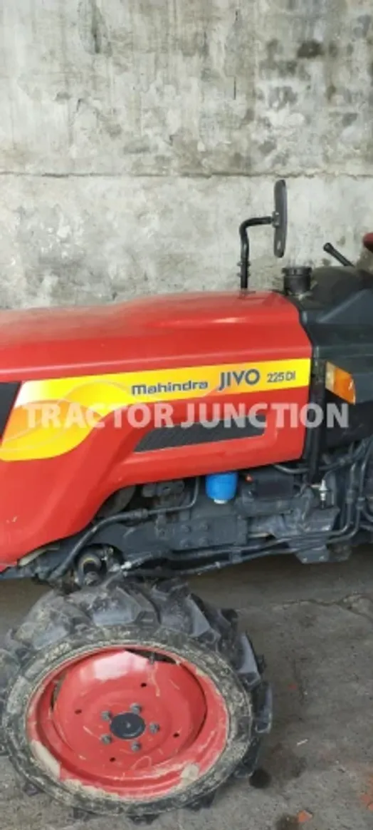 महिंद्रा जीवो  225 डीआई 4WD