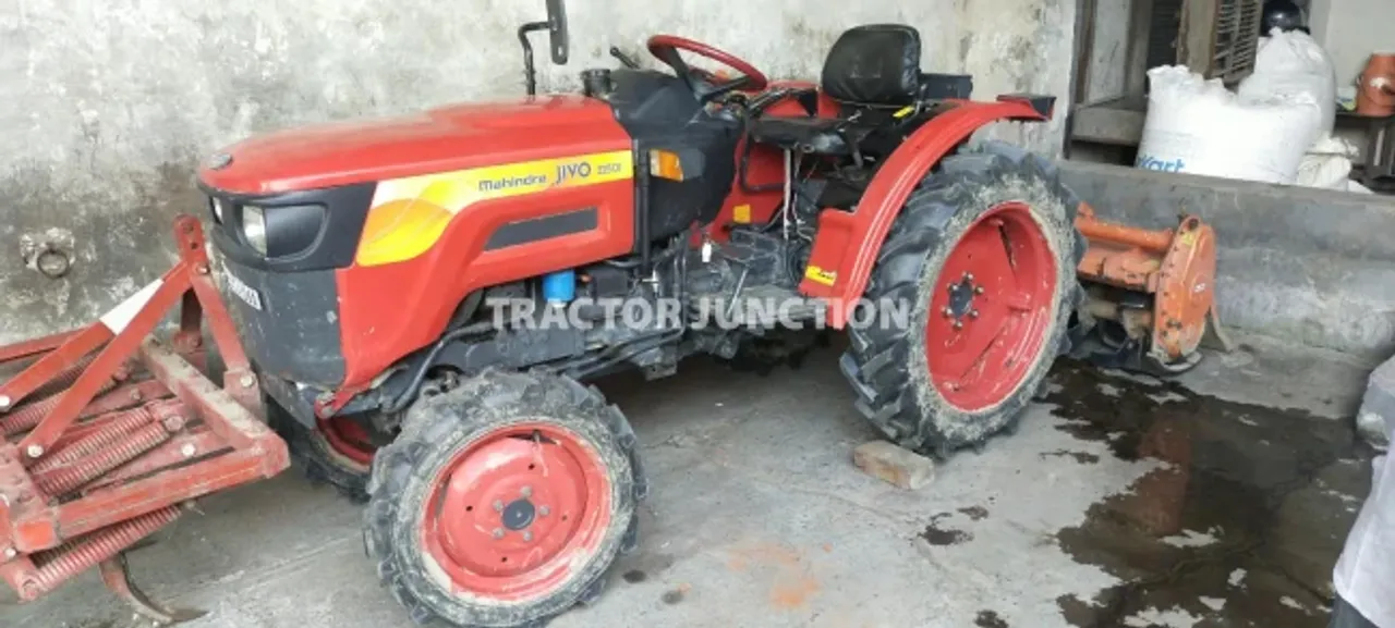 महिंद्रा जीवो  225 डीआई 4WD