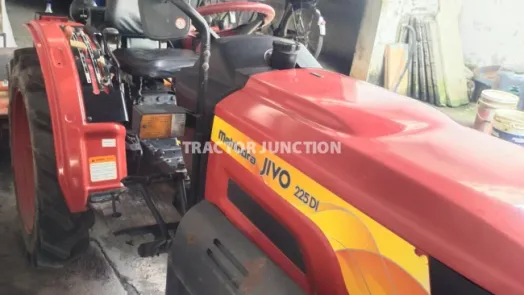 महिंद्रा जीवो  225 डीआई 4WD