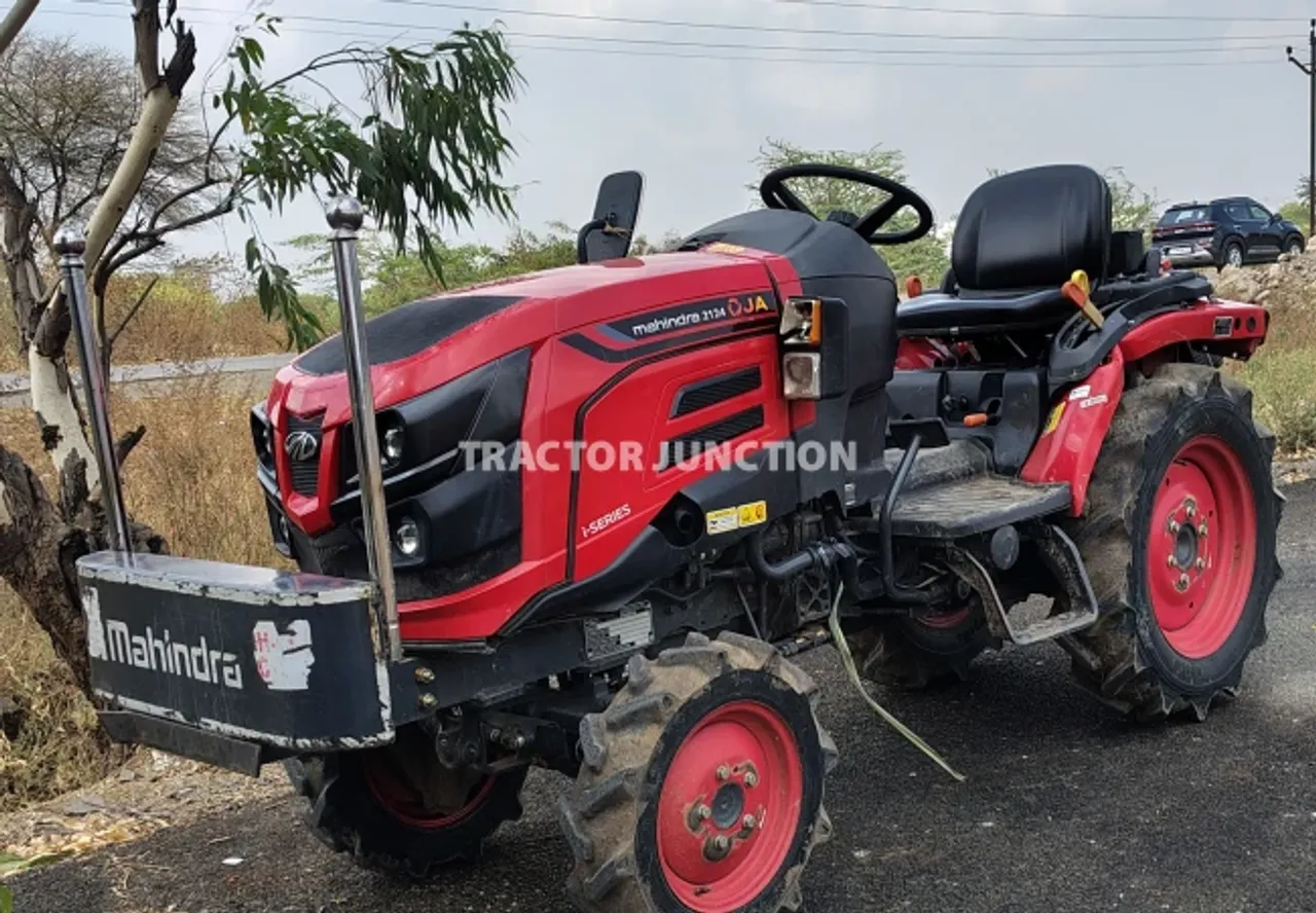 महिंद्रा ओजा 2124 4WD