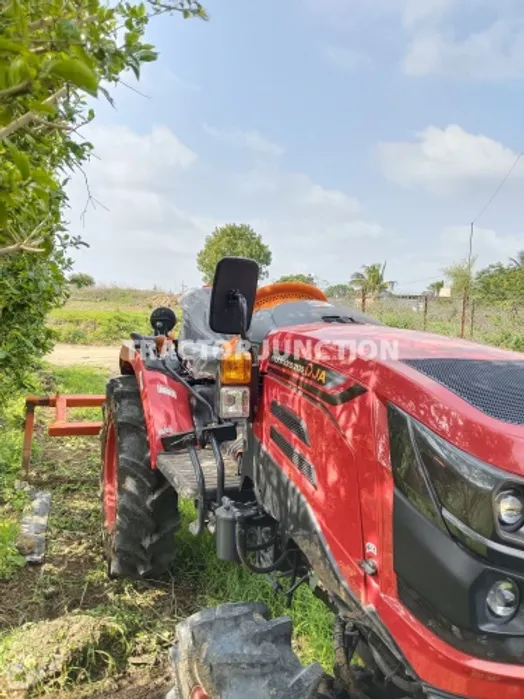 महिंद्रा ओझा 2130 4WD
