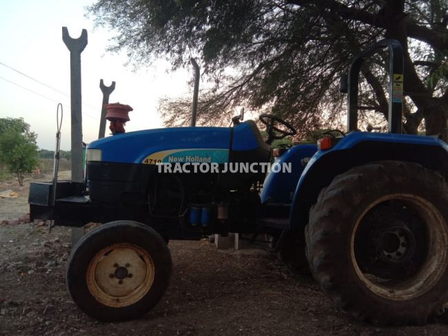 New Holland Excel 4710 Red 4WD