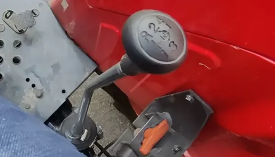 Mahindra YUVO TECH Plus 405 DI Mahindra YUVO TECH Plus 405 DI - Gearbox