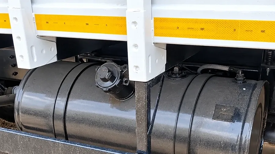 Ashok Leyland BOSS 1915 HB - Fuel tank