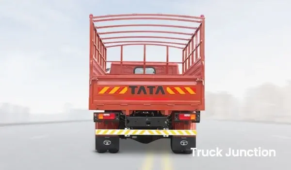 Tata 1112 LPT 4530/Containers