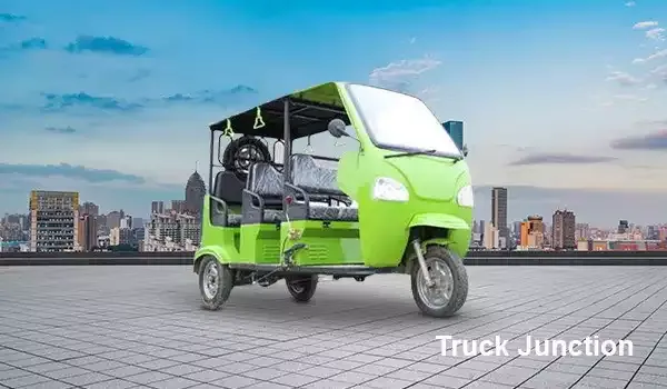 SN Solar Energy Battery Operated Auto Electric Rickshaw 5-Seater