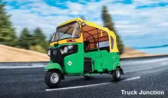 Saarthi DLX4-Seater/Electric VS Bajaj Compact RE 3-Seater/CNG