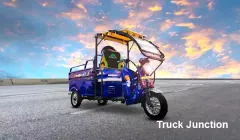 Mini Metro White E Rickshaw Loader VS Mayuri E Cart Loader