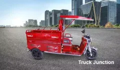 Mini Metro White E Rickshaw Loader VS Thukral Electric EC 1