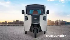 Mahindra Treo3-Seater/SFT VS Montra Electric Super Auto