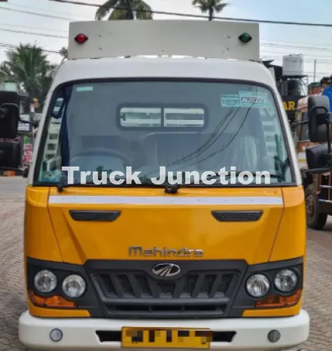 JAYO BS6 – Mobile Medical Unit  JAYO MMU Gallery - Mahindra Truck & Buses