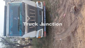Mahindra Blazo X 28